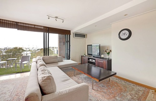 Green Point Apartment | Two Bed | Spacious | 6th Floor | Secure