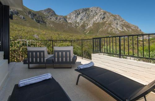 Voelklip Villa | Two Horizons - fully serviced luxury villa