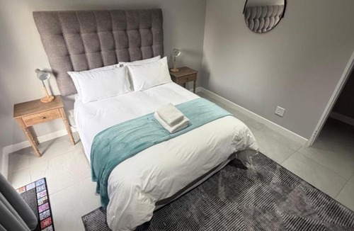Langenhoven Park House | Two Trees Guesthouse