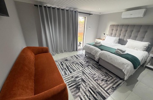 Langenhoven Park House | Two Trees Guesthouse