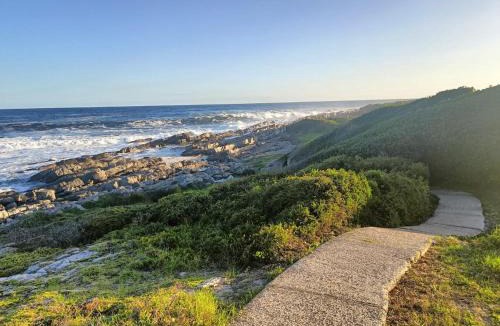 Sandbaai Apartment | Unique, cozy rondavel 200m from the sea
