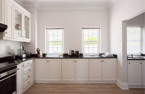 Constantia Cottage | Upmarket holiday accommodation in Constantia wine valley near Kirstenbosch garde