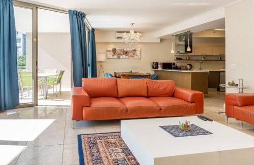 Victoria and Alfred Waterfront Apartment | V&A Waterfront Luxury by Nivar