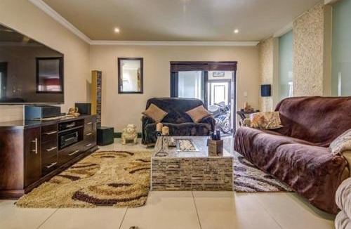 Kempton Park House | Vacation Home in Gated Estate