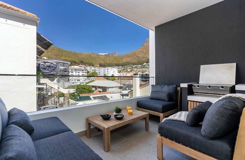 Sea Point Apartment | Views, BBQ, Balcony, Sea Point - Jade Views Studio