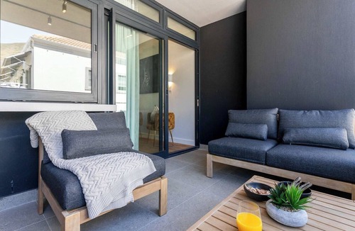 Sea Point Apartment | Views, BBQ, Balcony, Sea Point - Jade Views Studio
