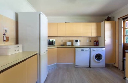 Simon's Town House | Views, Beaches, Barbeques and more at Tom's Cabin: 3 Bedrooms, Sleeps 6