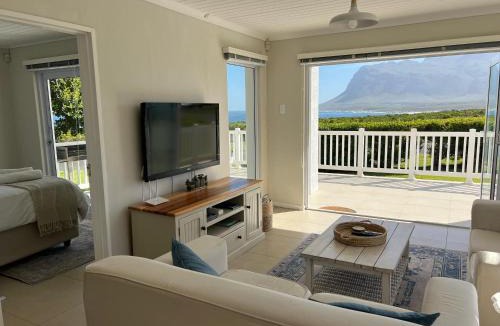 Kleinmond House | Views galore in Kleinmond