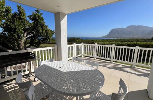 Kleinmond House | Views galore in Kleinmond