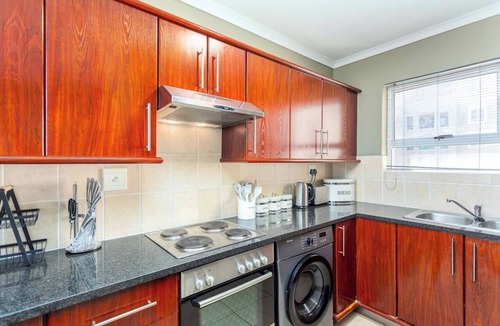 Century City Apartment | Villa Italia 933 by Ctha