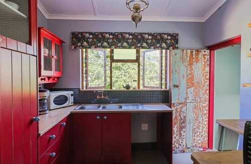 Kleinmond Apartment | Vintage Cottage in Kleinmond | Steps to Beach