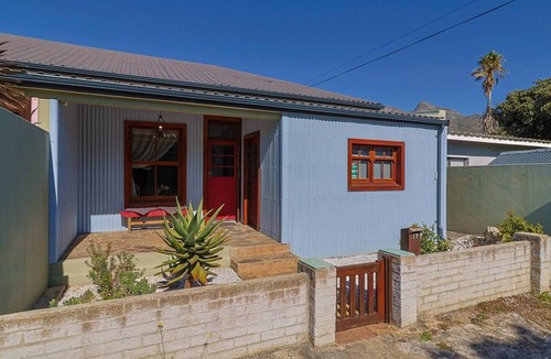 Kleinmond Apartment | Vintage Cottage in Kleinmond | Steps to Beach