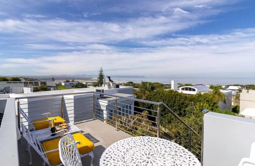 Voelklip Apartment | Vonkelwyn | Bright and Breezy by Grotto Beach