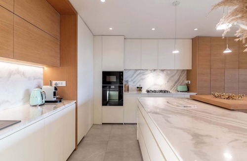 Camps Bay Apartment | Walk to beach, Pool, Camps Bay -Terrace Royale Apt