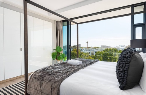 Green Point Hotel | Warwick 504