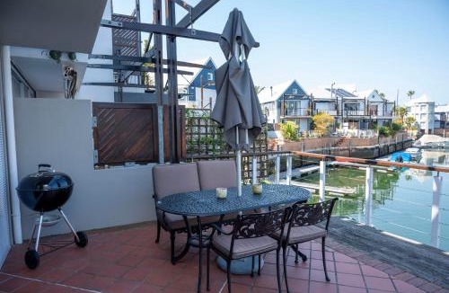 Waterfront House | WATERFRONT Charming 3BR home with mooring -Central