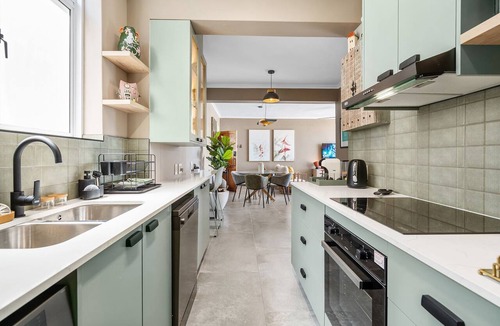 Strand Apartment | Waves and Wildflowers