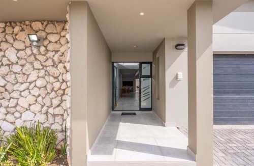 Calypso Beach House | Waves Haven