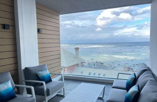 Redhill Apartment | Wavescapes Surfers Lookout Stay