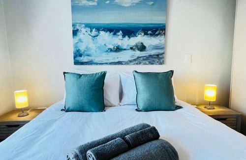 Redhill Apartment | Wavescapes Surfers Lookout Stay