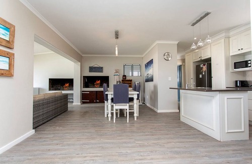 St. Helena Bay House | Weskus Kaya - 150m to Beach - Backup Power