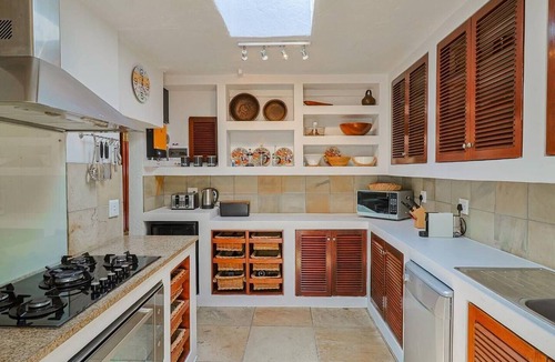 Eastcliff Apartment | Whale Haven Villa, Hermanus | Oceanfront Pool & Whale Watching