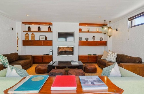 Eastcliff Apartment | Whale Haven Villa, Hermanus | Oceanfront Pool & Whale Watching