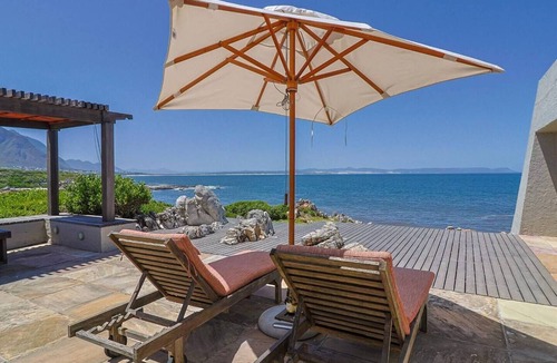 Eastcliff Apartment | Whale Haven Villa, Hermanus | Oceanfront Pool & Whale Watching