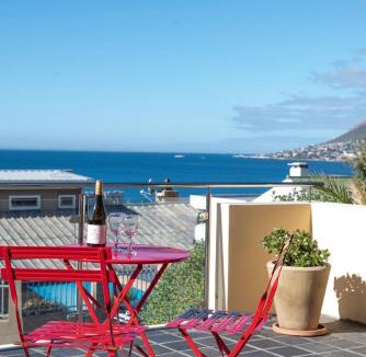 Glencairn Apartment | WhaleSong Apartment with sea views