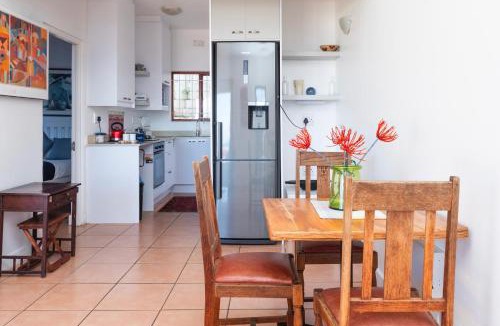 Glencairn Apartment | WhaleSong Apartment with sea views