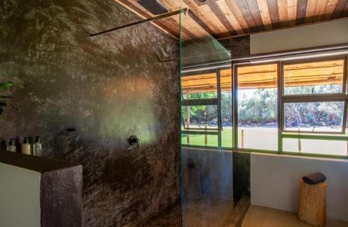 Wolseley House | Wild Olive Cottage with Hot tub