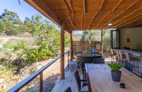 Wolseley House | Wild Olive Cottage with Hot tub
