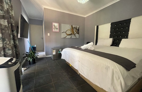 Parklands Bed & Breakfast | Zoe & Saint
