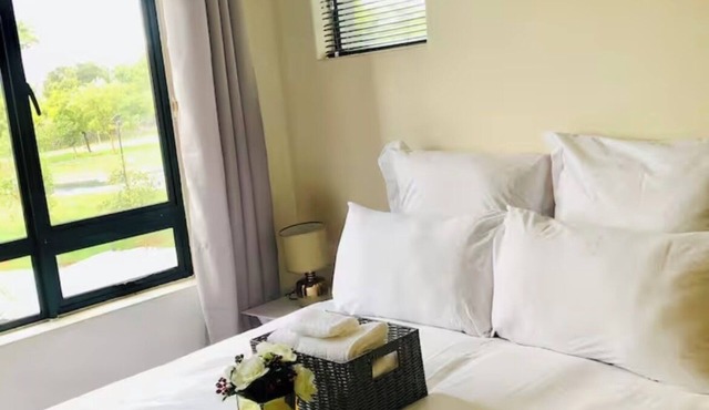 1 bedroom apartment in a secure Golf Estate in Northriding, has Wifi and Netflix in Roodepoort
