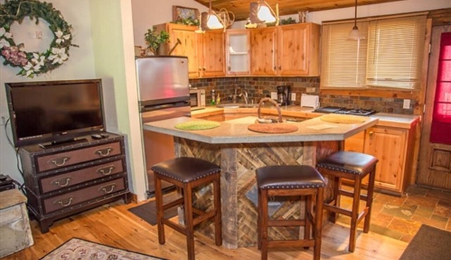 12) 1 Bedroom Condo - King in Afton