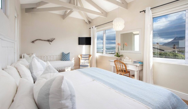 138 Marine Beachfront Guesthouse in Hermanus