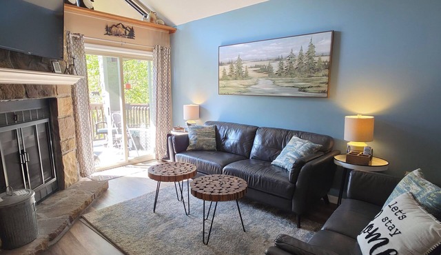 2.7 miles from the Gatlinburg strip. 7th night free and Last minute discount! in Gatlinburg