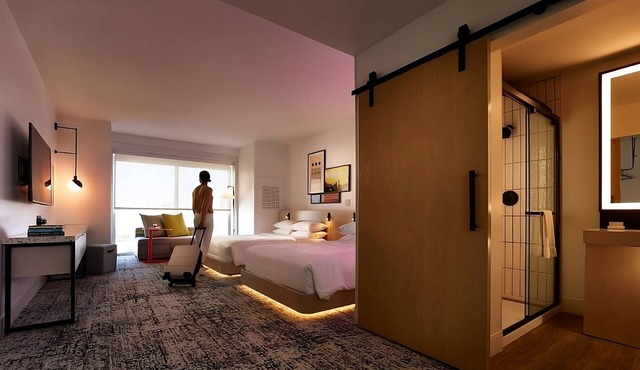 2 Beautiful Units Minutes to Georgia Aquarium and Zoo Atlanta! Onsite Parking! in Atlanta