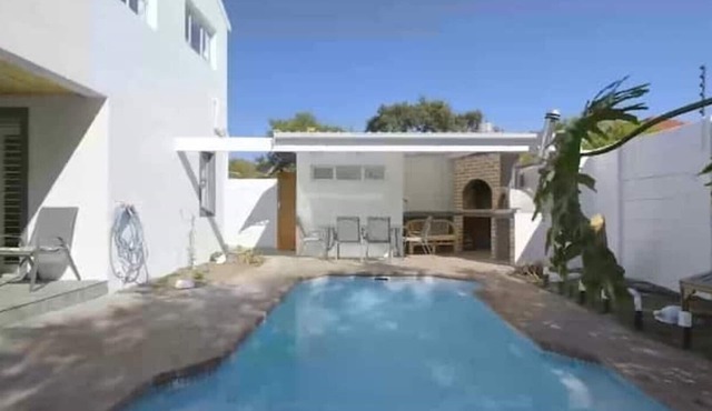2 Bedroom Apartment with Pool Access