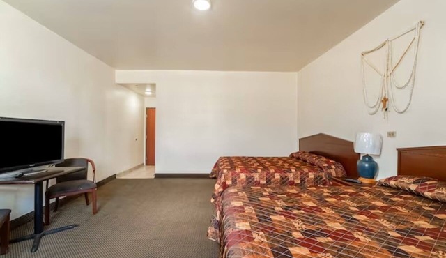 2 Group-Friendly Rooms near Brownsville Museum of Fine Art in Cameron County