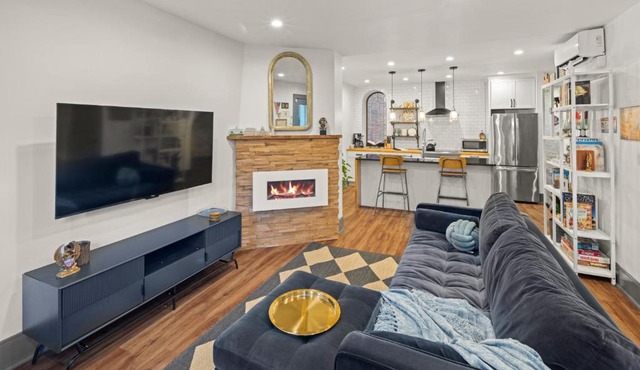 2BR Capitol hill delight, with private parking in Washington