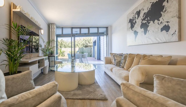 3-bedroom apartment that combines elegance and comfort. in Cape Town