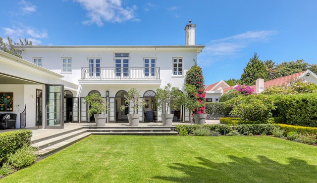 4 Bedroom Family Home in Bishopscourt