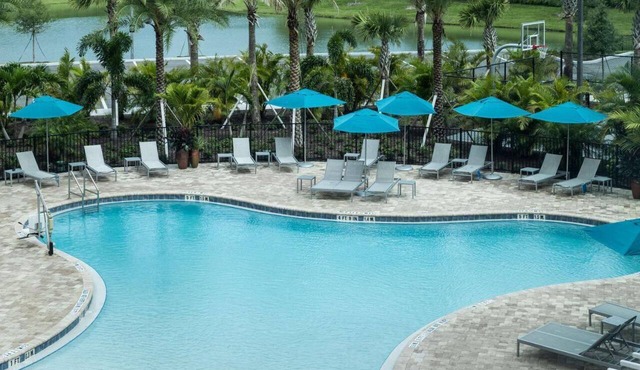 4 Spacious Suite w/Kitchen 1.8 Miles from Jetty Park Beaches & Local Attraction in Cape Canaveral
