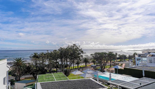 5 min walk to Camps Bay beach, Views - Caprice Bay in Cape Town