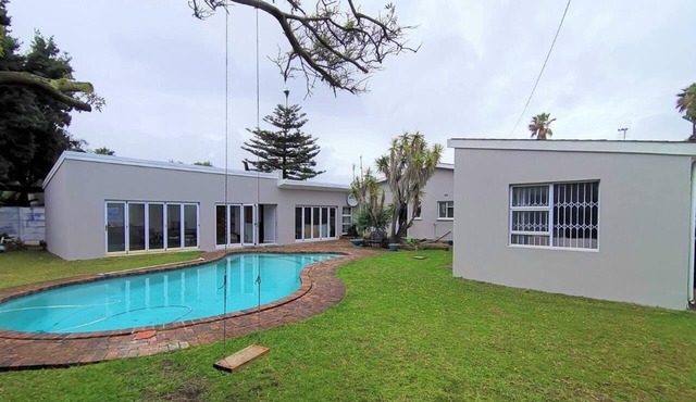 5hrs back up power, Aircon, Uncapped & unlimted WIFI,5km from Blouberg beach. in Cape Town