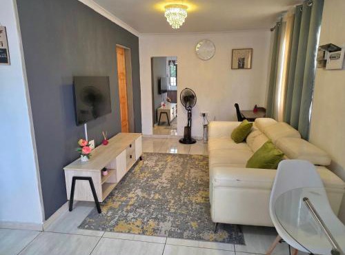 5star check in Pool Access 1BR Kempton Park in Kempton Park
