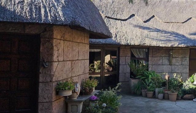 Afrika Lodge - 1 Kind Bed (2 Single Beds) in Kempton Park