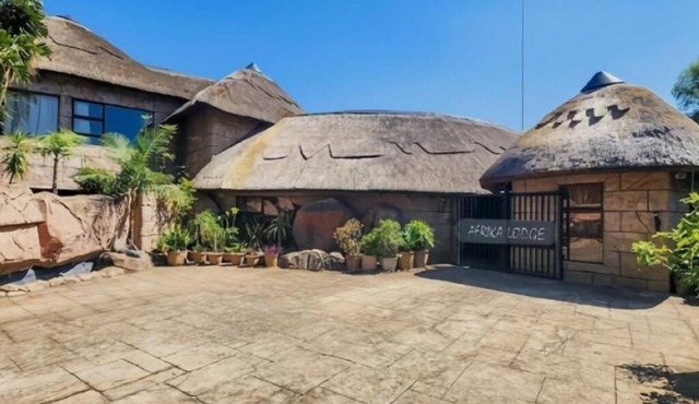Afrika Lodge - 1 Kind Bed (2 Single Beds) in Kempton Park