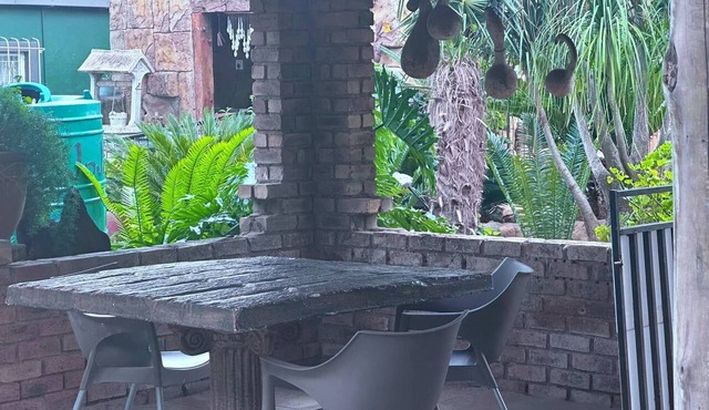 Apartment 2 - Charming Private Apartment in Roodepoort with Garden & Pool in Roodepoort